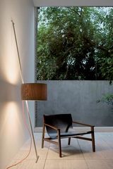 Wooden and stainless steel rise-and-fall floor lamp. Lumini. 