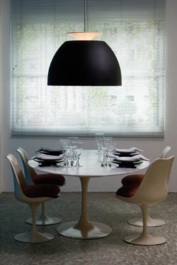 Super Bossa round pendant lamp metal lacquered matt black. Lumini. 