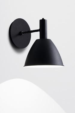 Bauhaus 90W black lacquered metal wall lamp. Lumini. 