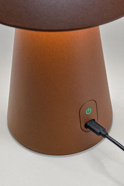Buddy rechargeable cordless lamp in rust-coloured aluminium. Lupia Licht. 
