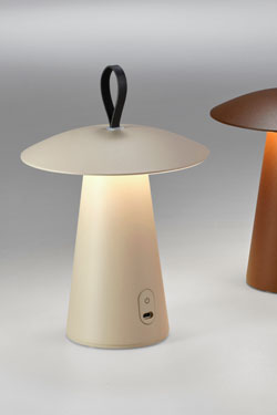 Buddy rechargeable cordless lamp in rust-coloured aluminium. Lupia Licht. 