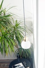 Boogie suspension blanche et or . Luz Difusion. Boogie suspension blanche et or . Luz Difusion.