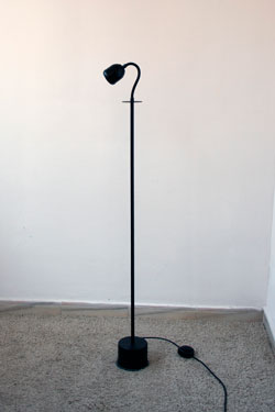 Boogie mini black floor lamp . Luz Difusion. 