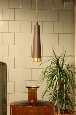 Loki conical pendant lamp in ice-brown aluminium. Luz Difusion. 