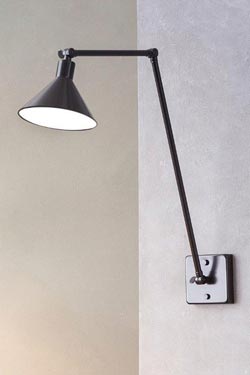 Factory 2 wall light 2 articulated black arms . Luz Difusion. 
