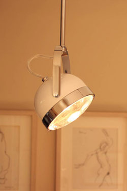 Boogie C60 white pendant lamp retro style . Luz Difusion. 