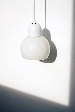 Boogie pendant lamp white ball  . Luz Difusion. 