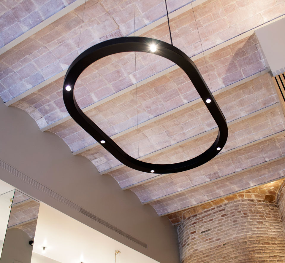 Espace minimalist oval pendant lamp 100cm. Luz Difusion. 
