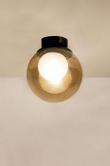 Pop plafonnier boule de verre ambré. Luz Difusion. Pop plafonnier boule de verre ambré. Luz Difusion.
