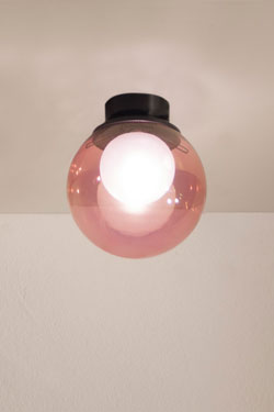 Pop plafonnier boule de verre rose. Luz Difusion. 