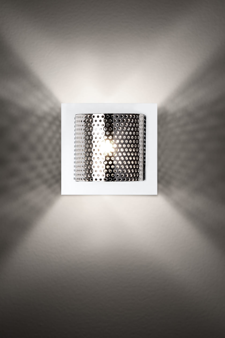 Kendo W1 small square wall light . Luz Difusion. 