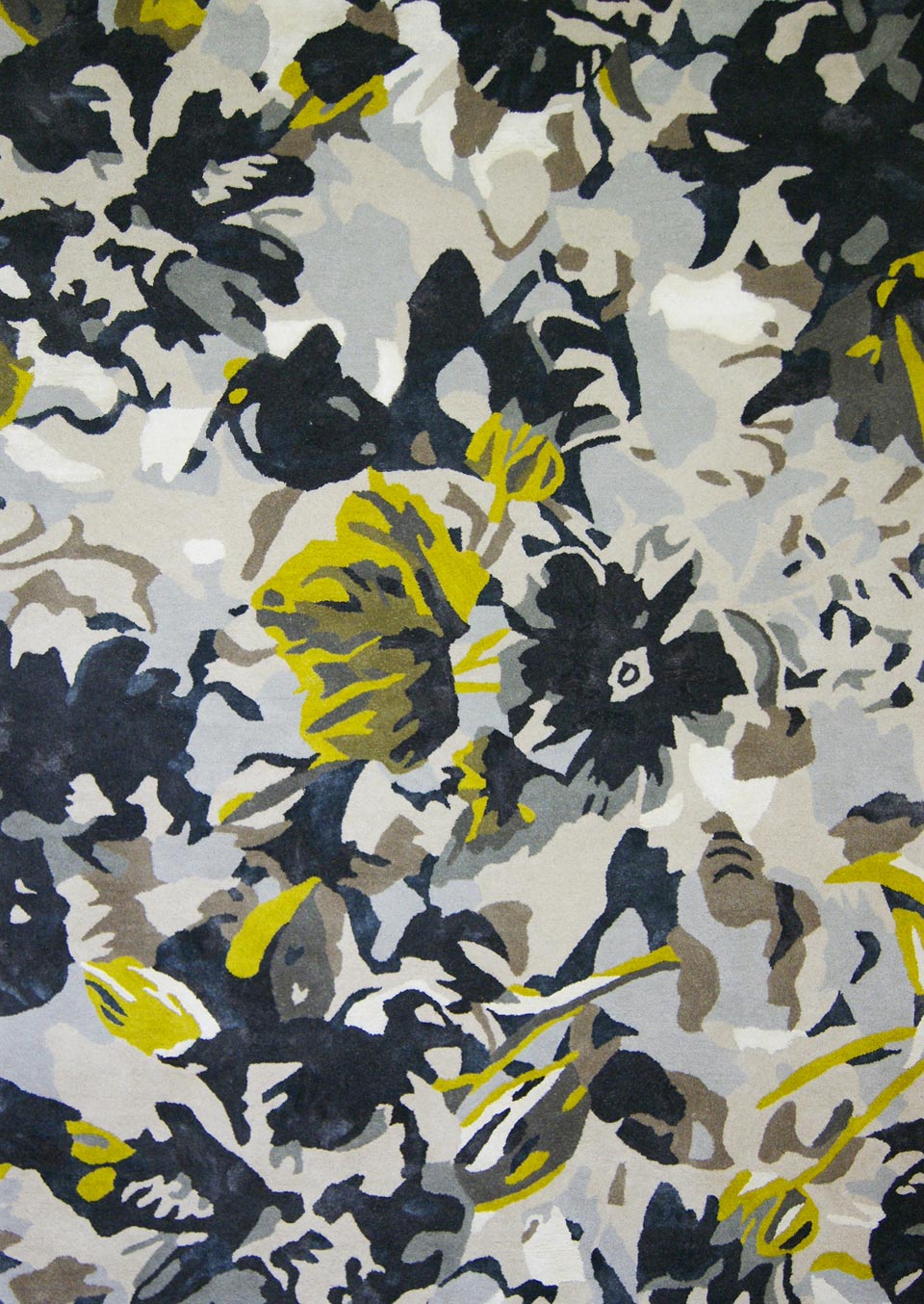 Bloom tapis aux motifs floraux à dominante grise 170X240. MA Salgueiro. 