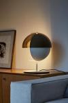 Lampe de table demi-sphère métal et méthacrylate fumé Theia noire. Marset. 