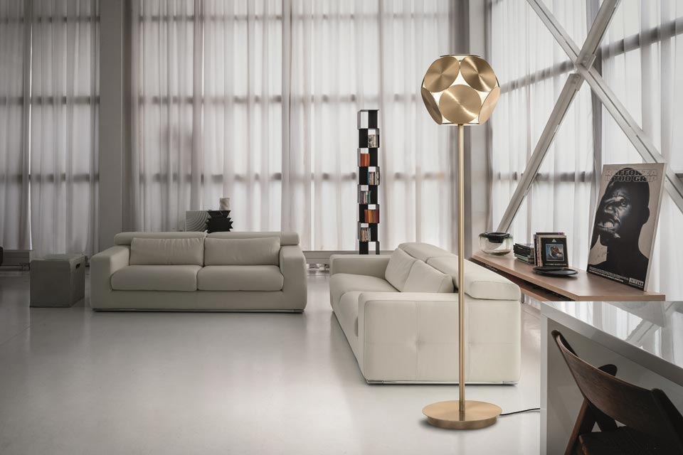 Contemporary floor lamp in patinated brass and LED Timeo lighting. Masiero. 