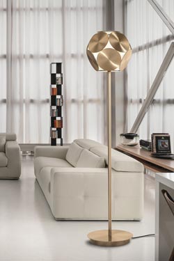 Lampadaire contemporain en laiton patiné et éclairage LED Timeo. Masiero. 