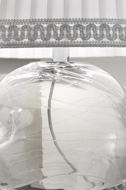 Small round table lamp in clear Murano glass with white silk taffeta shade. Masiero. 