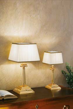 Gold-plated bronze table lamp with square base. Masiero. 