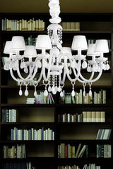 Lustre verre Murano blanc 8 lumières. Masiero. Lustre verre Murano blanc 8 lumières. Masiero.