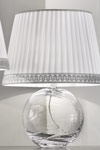 Petite lampe ronde en verre Murano transparent abat-jour taffetas de soie blanche plissée. Masiero. 