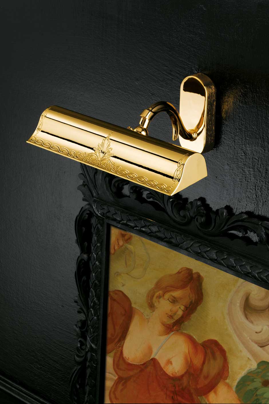 Flared polished gold-plated picture light with classical decoration. Masiero. 