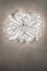 Plafonnier Virgo blanc en polyuréthane expansé et métal verni. Masiero. Plafonnier Virgo blanc en polyuréthane expansé et métal verni. Masiero.
