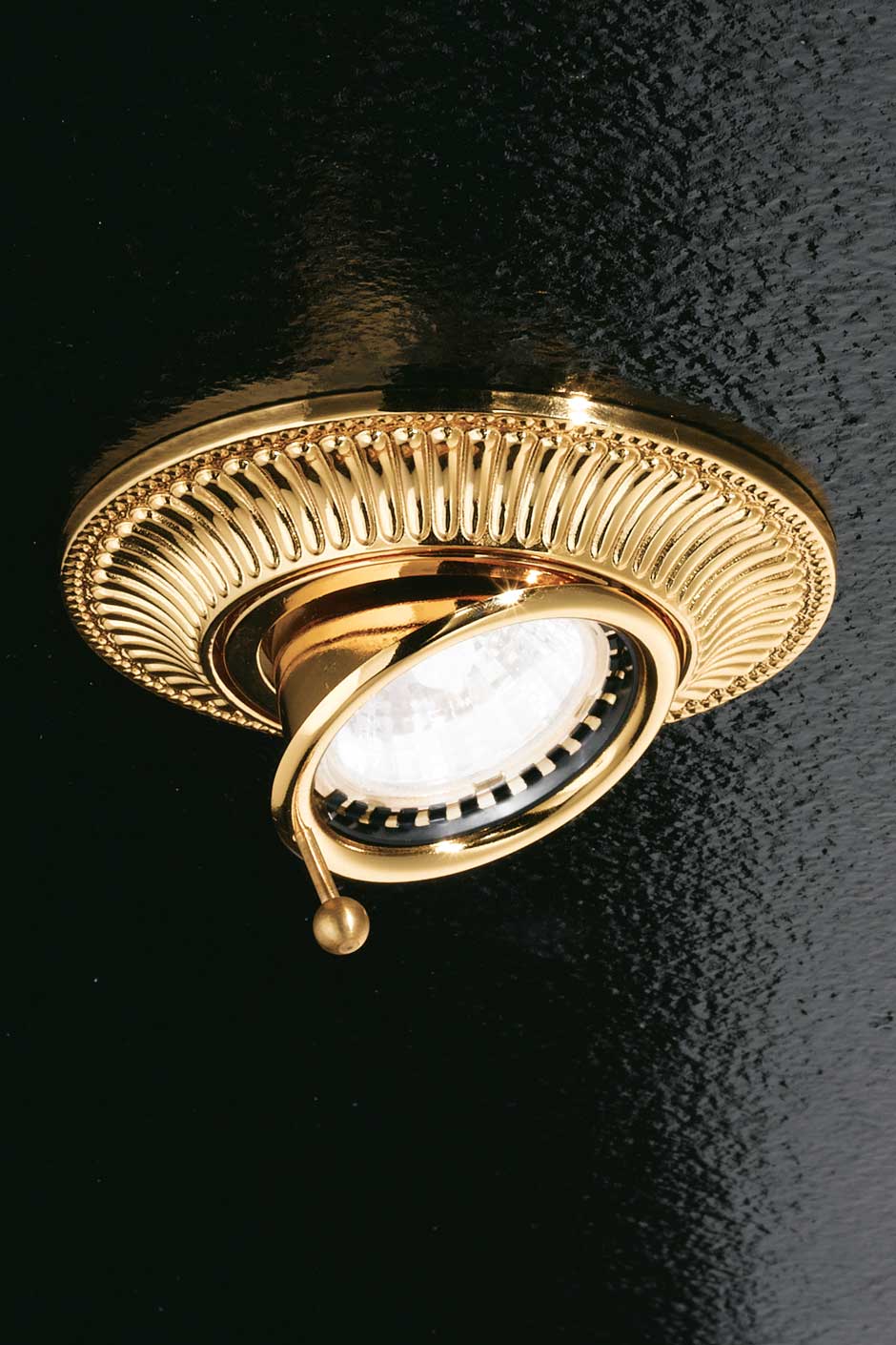 Adjustable Recessed Halogen Spotlight With Round Grooved Gold Plated Fascia