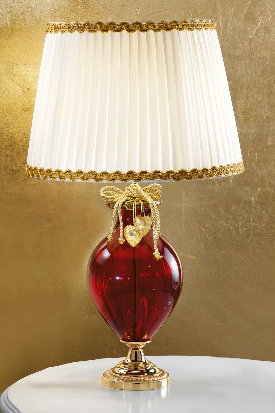 Red and gold crystal glass table lamp with white shade. Masiero. 