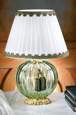 Small green Murano glass table lamp with white shade. Masiero. 