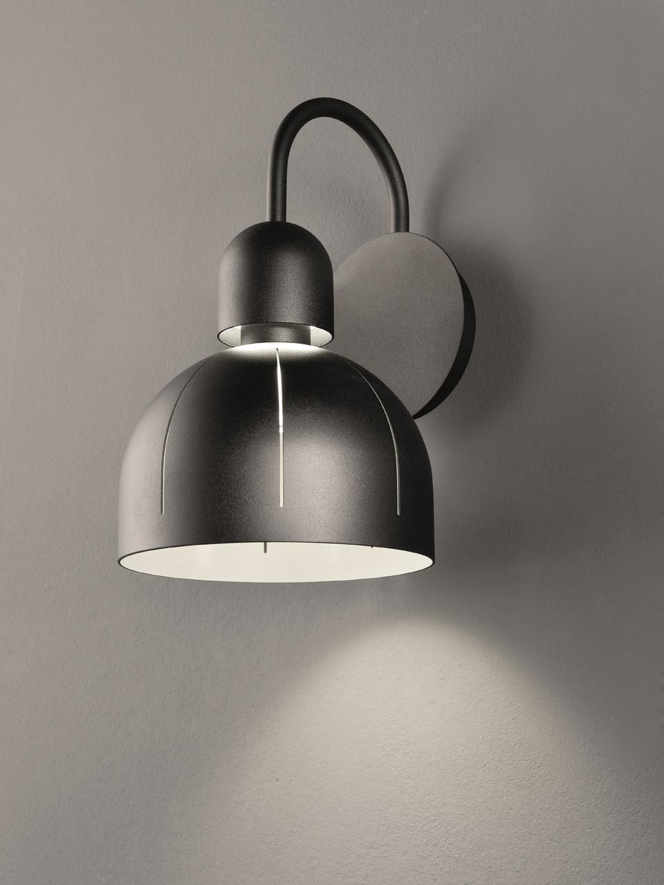 Cupole wall lamp in grained black metal and LED lighting. Masiero. 