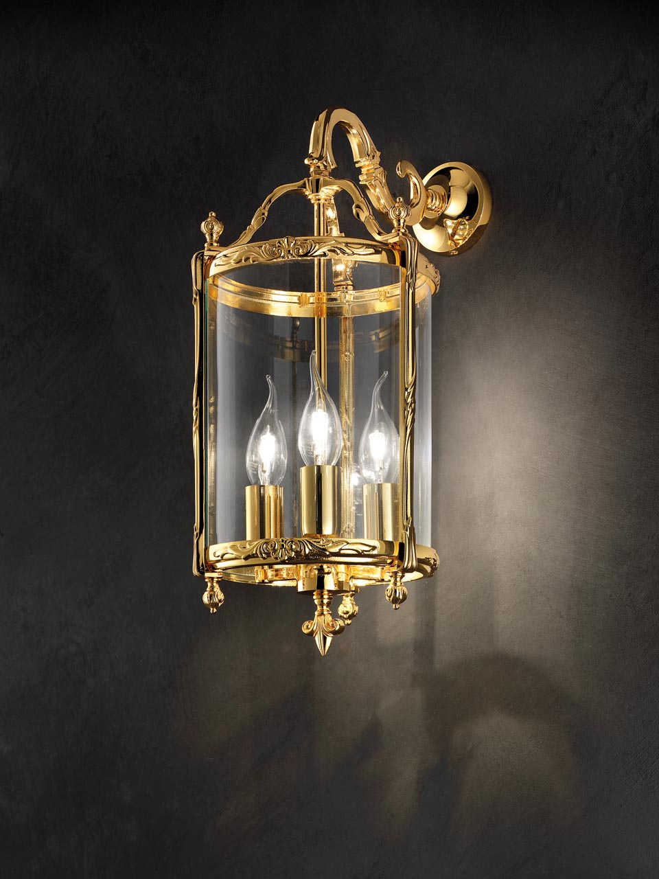 3-light golden lantern sconce. Masiero. 