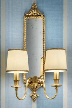 Leaf motif double gold-plated bronze wall light with mirror and beige silk shades. Masiero. 