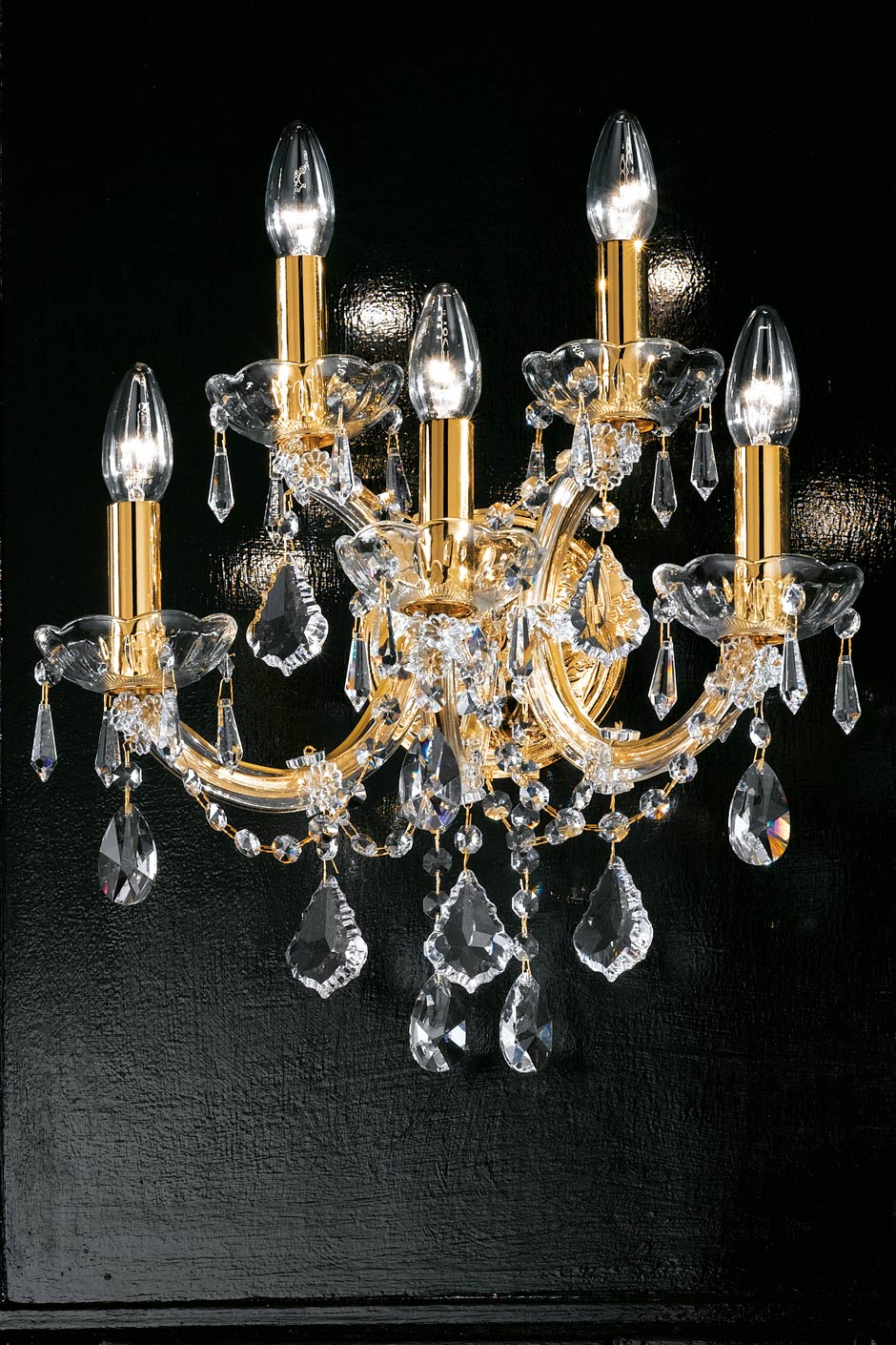 Single-scrolled 5-light crystal and gold-plated-metal wall light . Masiero. 