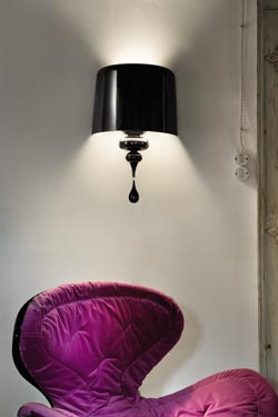 Very large Eva wall lamp in black lacquered resin and polyurethane. Masiero. 