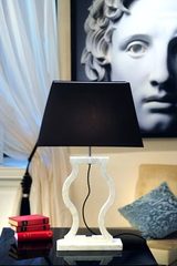 Classic lampe de table en marbre de Carrare. Matlight. Classic lampe de table en marbre de Carrare. Matlight.