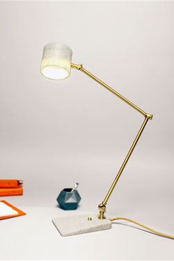 Flamingo desk lamp in white marble and satin brass. Matlight. 