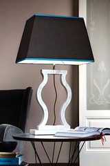 Grande lampe de table en marbre de carrare forme amphore. Matlight. Grande lampe de table en marbre de carrare forme amphore. Matlight.
