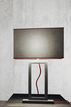 Grande lampe de table en marbre gris forme rectangle . Matlight. 