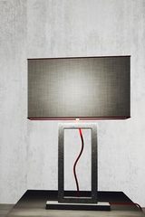 Grande lampe de table en marbre gris forme rectangle . Matlight. Grande lampe de table en marbre gris forme rectangle . Matlight.