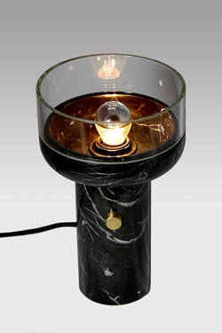 Coppa, lampe de table en marbre noir et verre transparent. Matlight. 