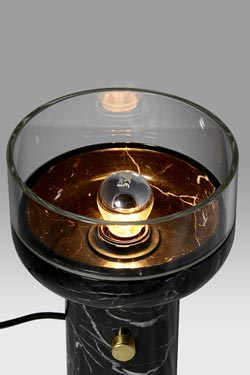Coppa, lampe de table en marbre noir et verre transparent. Matlight. 
