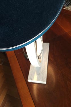 Grande lampe de table en marbre de Carrare blanc forme ovale. Matlight. 