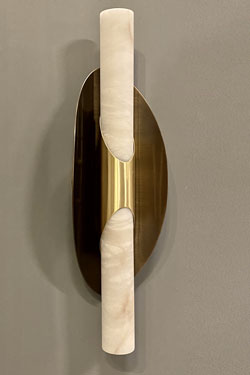 Manta wall lamp in alabaster, bronze and satin brass. Matlight. 