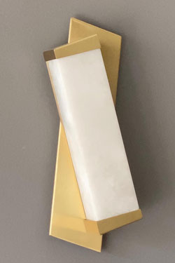 Offset geometric wall lamp in alabaster and brass. Matlight. 