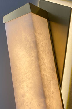 Offset geometric wall lamp in alabaster and brass. Matlight. 