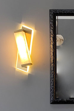 Offset geometric wall lamp in alabaster and brass. Matlight. 