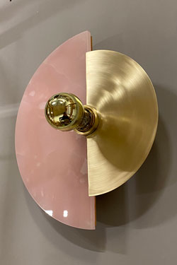 Levante adjustable wall sconce in brushed brass and pink onyx. Matlight. 