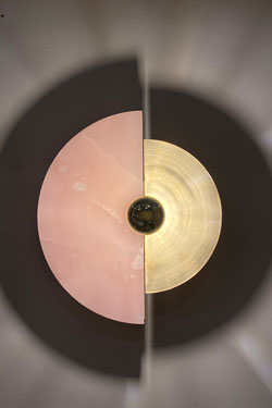 Levante adjustable wall sconce in brushed brass and pink onyx. Matlight. 