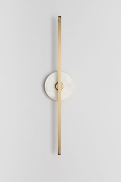 Minimalist wall lamp in brass and white marble. Matlight. 