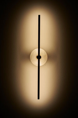 Minimalist wall lamp in brass and white marble. Matlight. 