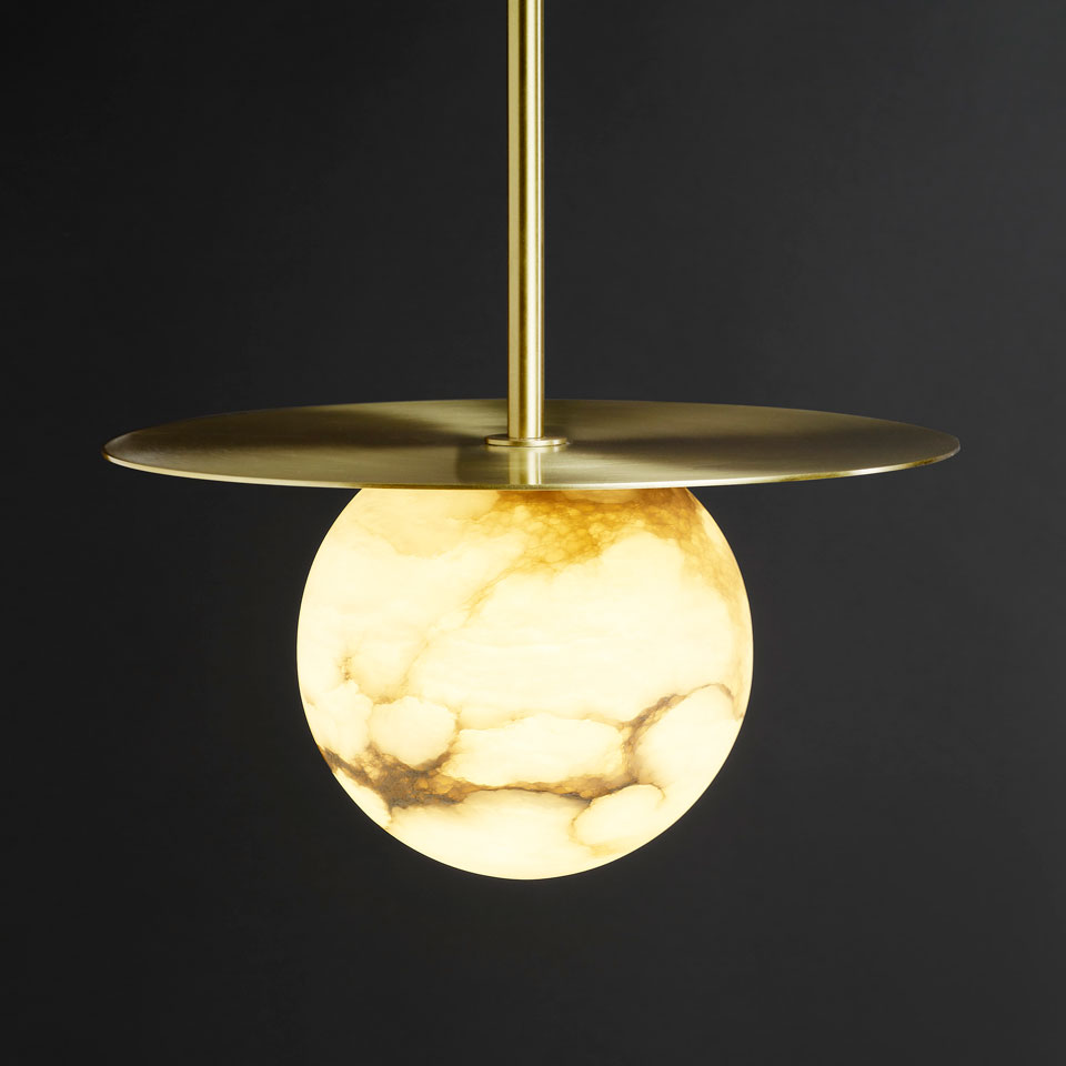 Moons round pendant in marble and satin brass. Matlight. 